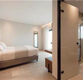 3 bedroom penthouse apartment with pool in Chania town, sleeps 6